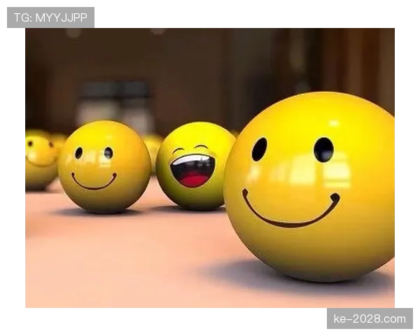 唐佳豪训练完直接啃鸡胸肉，这自律我真看不下去了