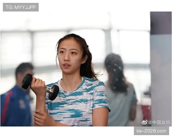 丁霞训练完直接拎爱马仕去夜店，这姐的日常比偶像剧还敢拍