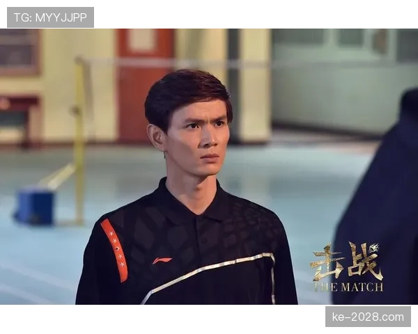 刚刷到鲍春来家的照片，奖牌摆客厅、超大酒柜和名画，这生活跟他当年赛场那个劲儿是两码事